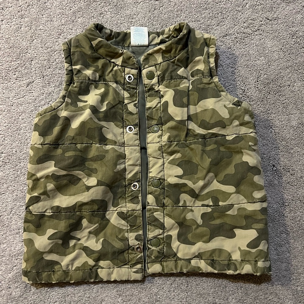 Boys Toddles Camouflage Vest size 5t